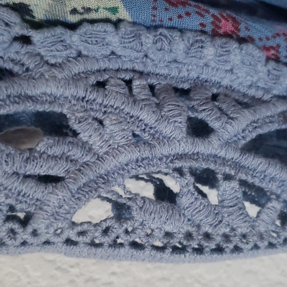 Angie Boho Blue Floral Cold Shoulder Top Size Medium - Picture 12 of 13